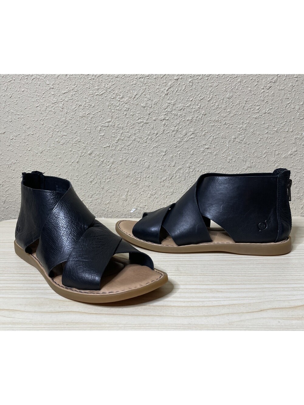BORN Iwa Leather Black Sandals Women’s Size 8 Criss-cross Straps Ankle Zip *READ